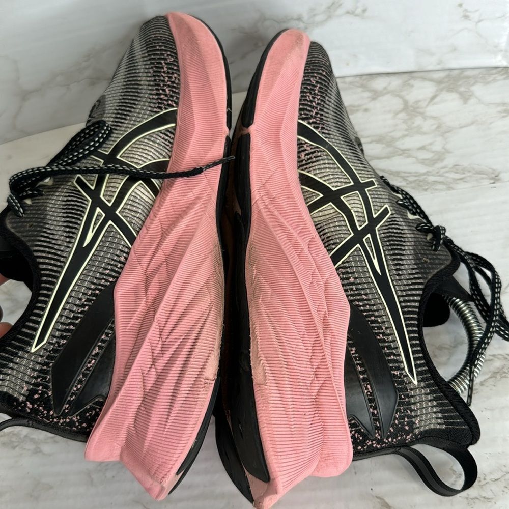 ASICS Novablast 3 LE Women's Athletic Running Shoes Black Pink Rave Size 9.5 - Picture 7 of 10